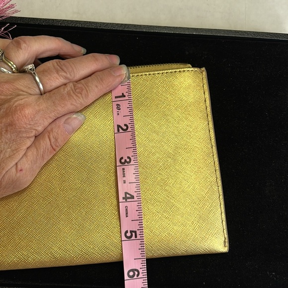 J.CREW SAFFIANO LEATHER GOLD CLUTCH POUCH TASEL ZIP - Picture 10 of 10
